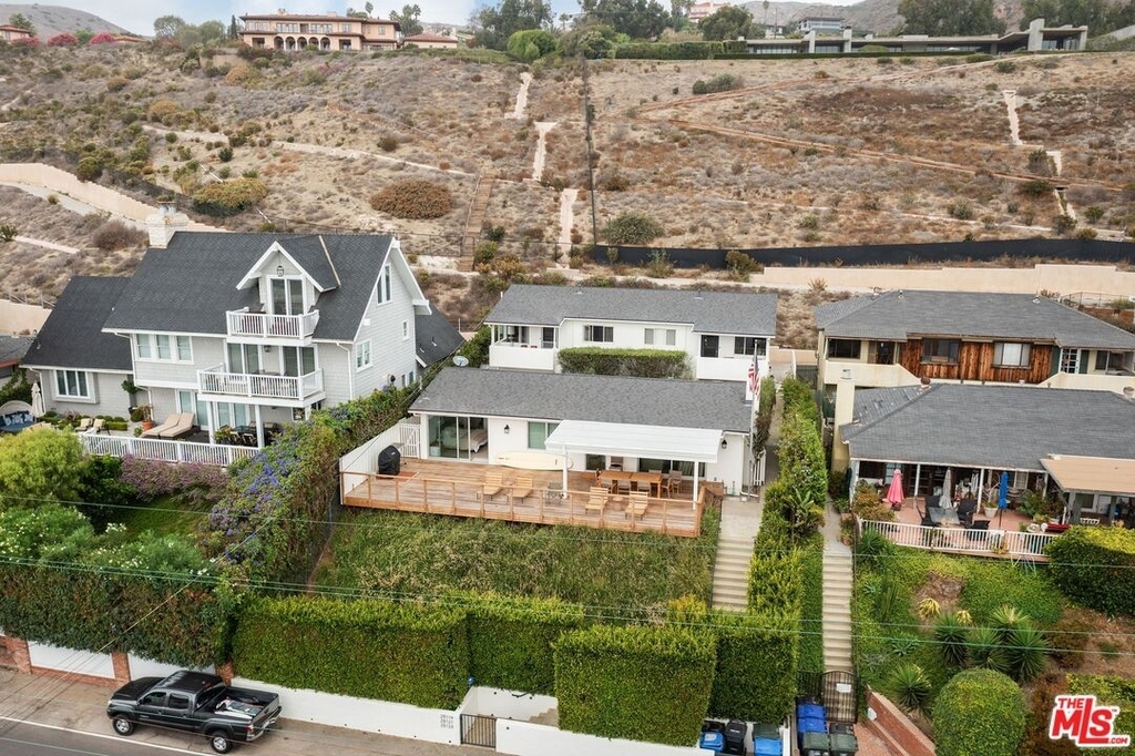 25121 Malibu Rd - Photo 1