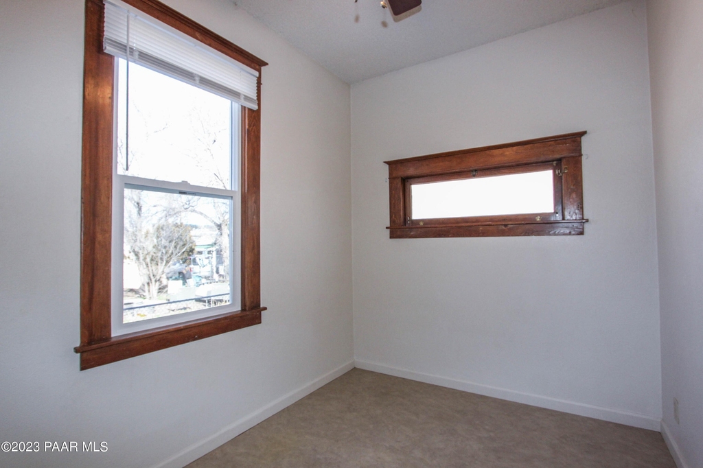 405 N Mt Vernon Street - Photo 12