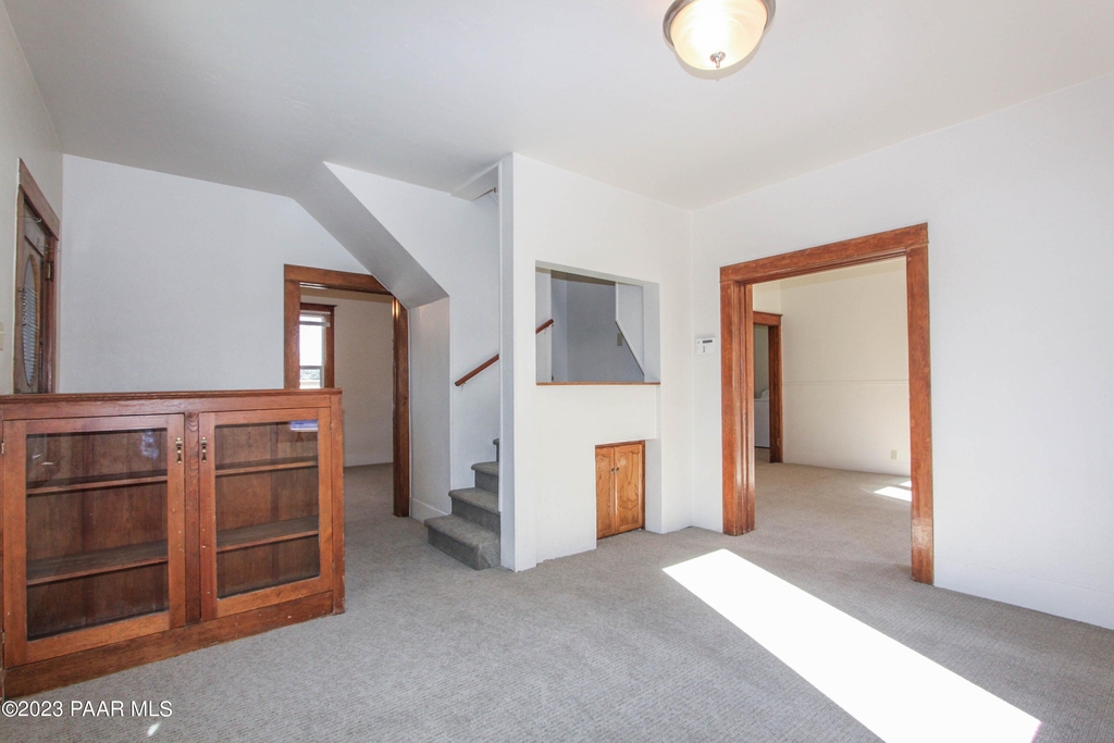 405 N Mt Vernon Street - Photo 1