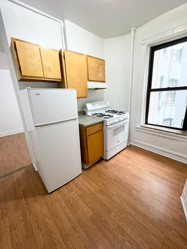 321 East 108th Street - Photo 3