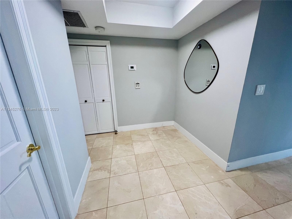 1581 Brickell Ave - Photo 11