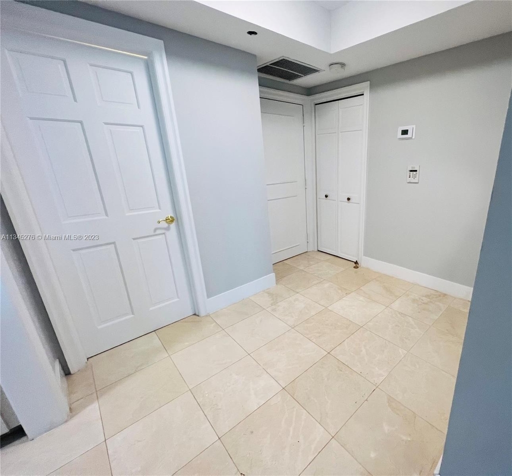 1581 Brickell Ave - Photo 9