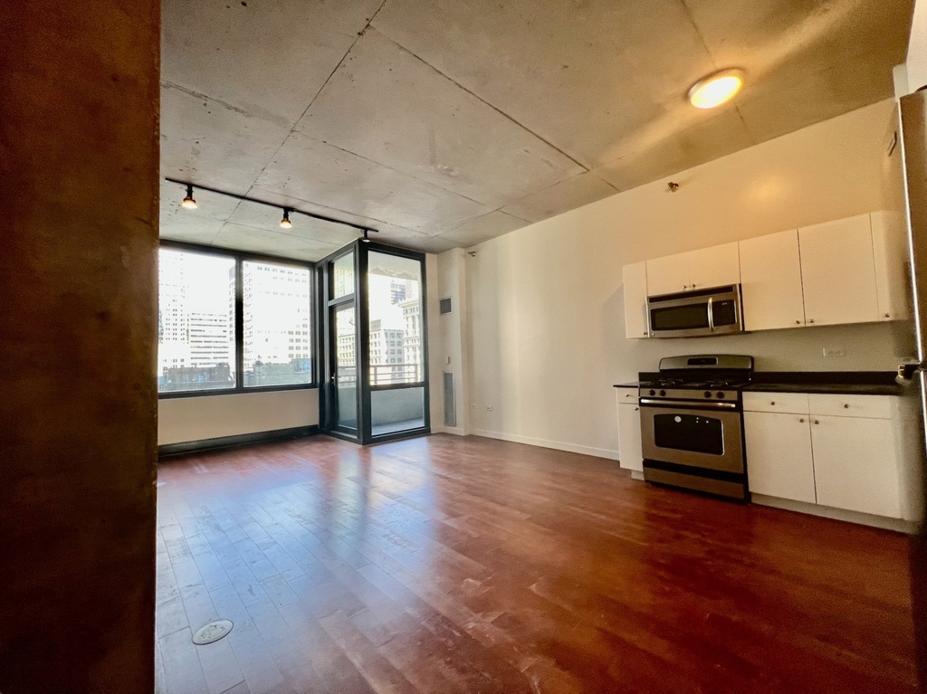 235 W Van Buren Street - Photo 6