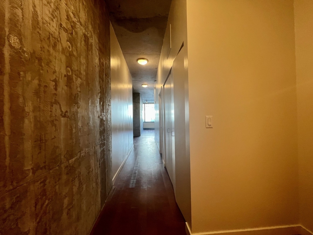 235 W Van Buren Street - Photo 4