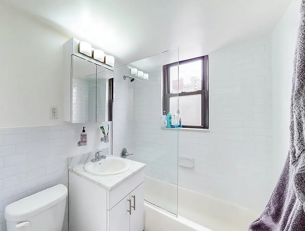 240 East 82nd Street - Photo 5