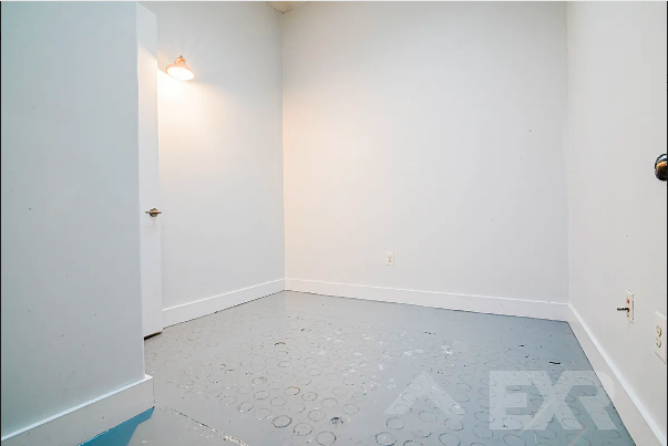 619 Hancock Street - Photo 2