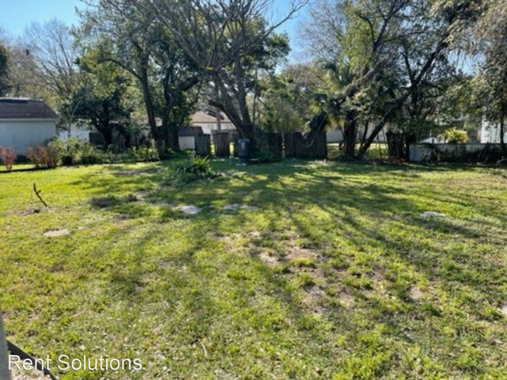 8703 Navajo Ave. Unit B - Photo 17