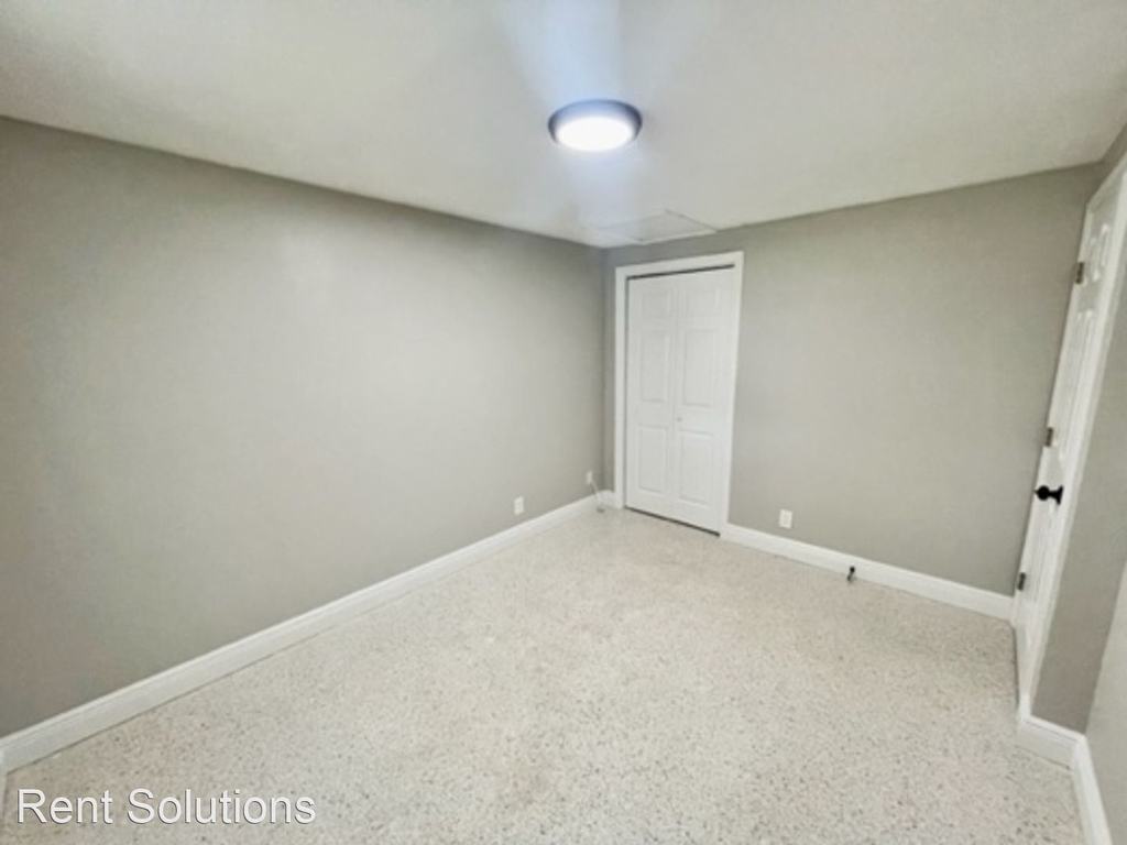 8703 Navajo Ave. Unit B - Photo 14