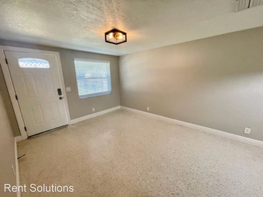 8703 Navajo Ave. Unit B - Photo 10