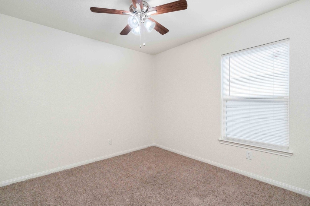 3923 Southton View - Photo 18