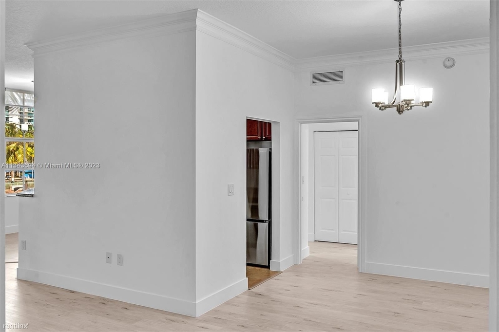 3001 Ne 185th St Apt 215 - Photo 2