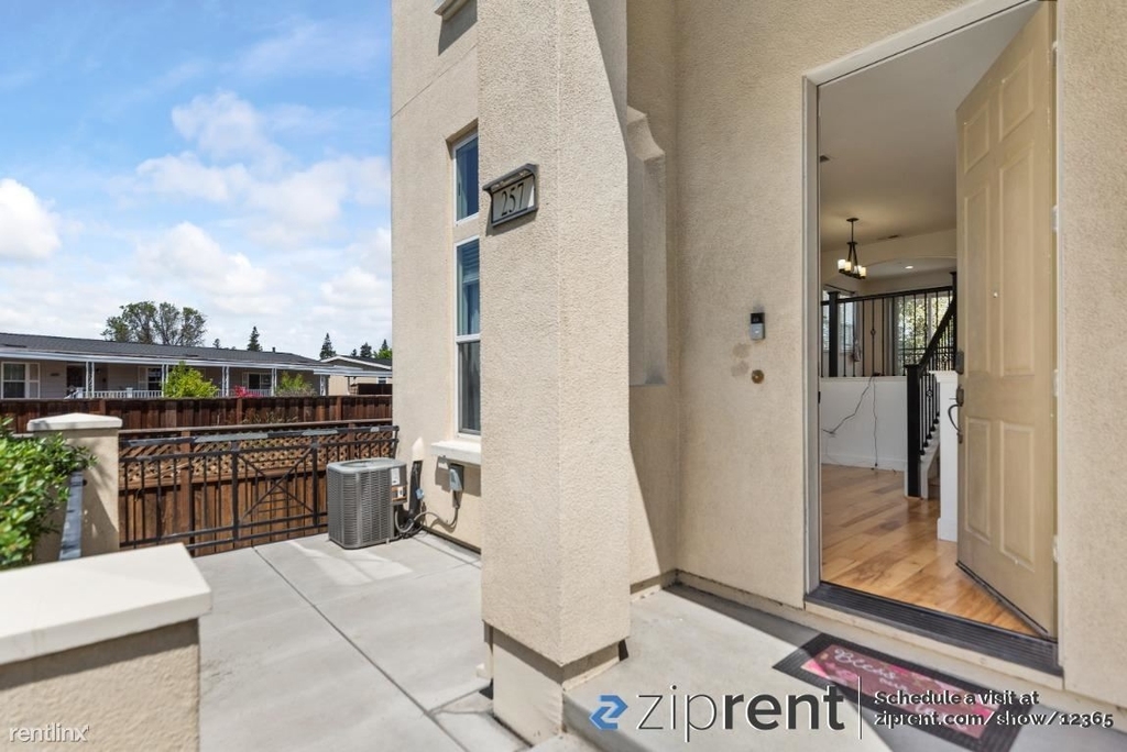 257 Esfahan Court - Photo 1