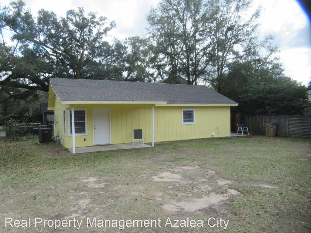 2758 Hillcrest Rd - Photo 0