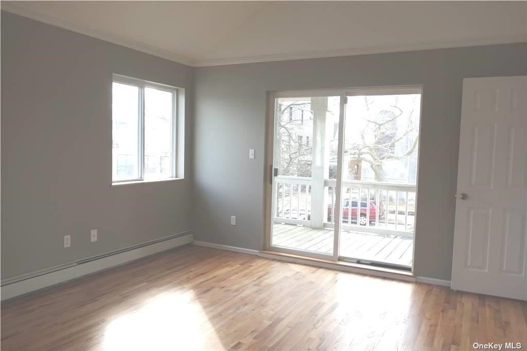 565 W Walnut Street - Photo 9