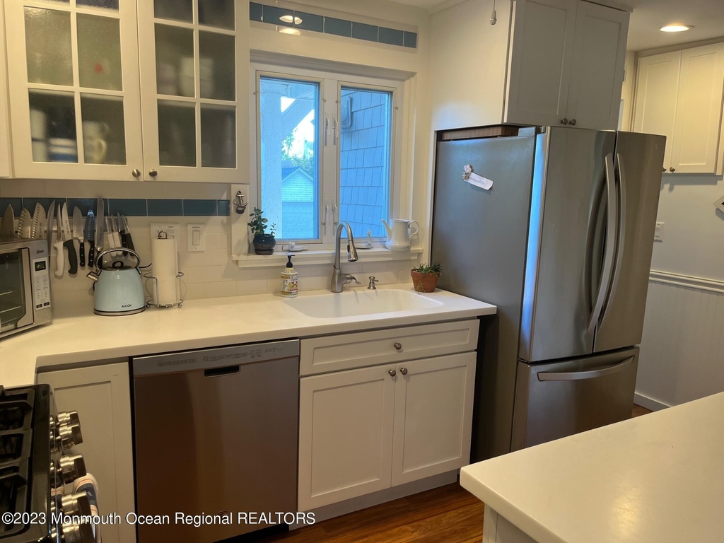 423 Monmouth Avenue - Photo 6