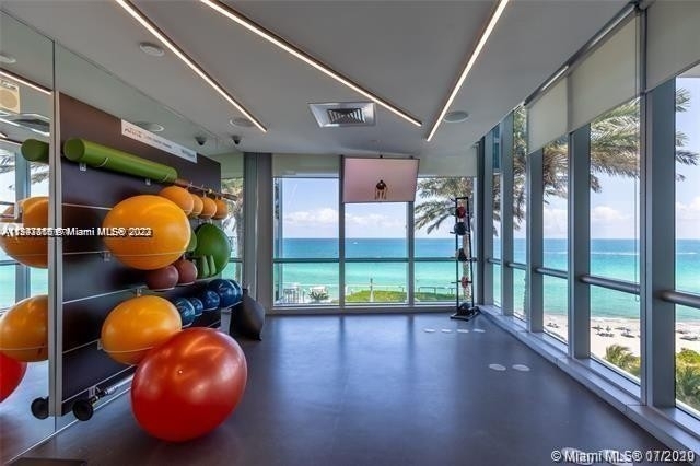 17121 Collins Ave - Photo 22