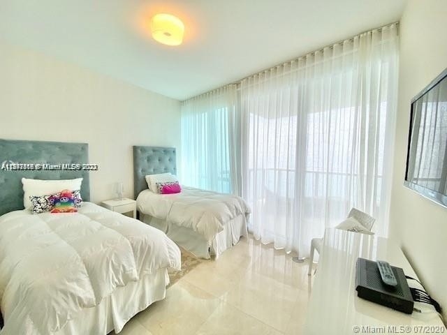 17121 Collins Ave - Photo 9