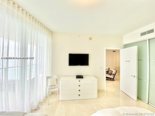 17121 Collins Ave - Photo 10