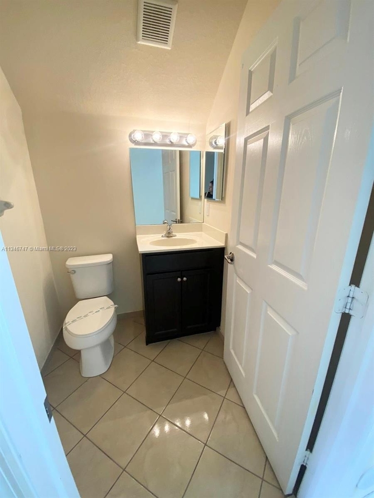 3212 Se 5th Ct - Photo 1