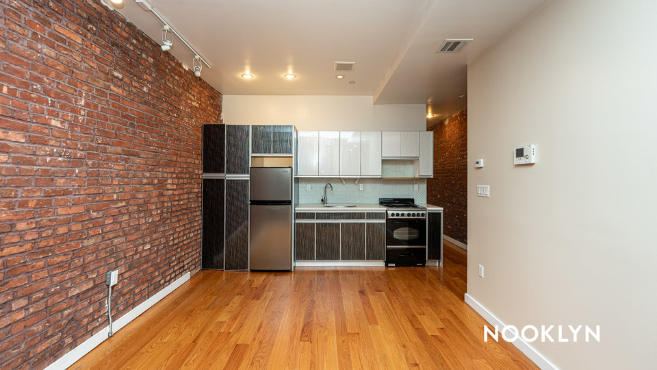 662 Park Place - Photo 0