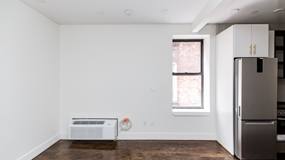 335 Woodbine St brooklyn - Photo 1