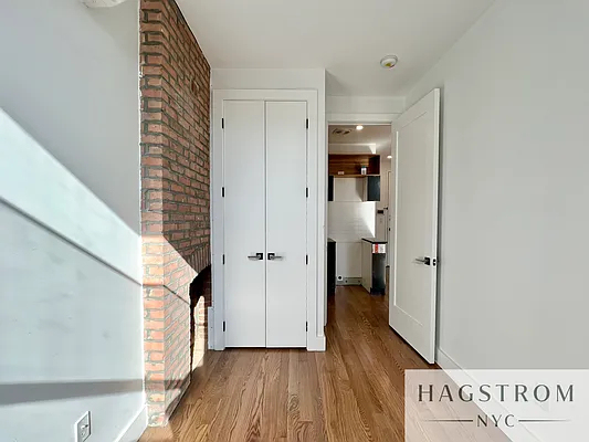 631 East 6th Street - Photo 6