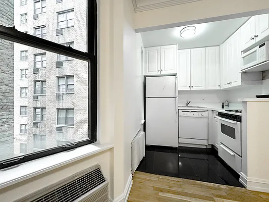 East 58th Street - Photo 2