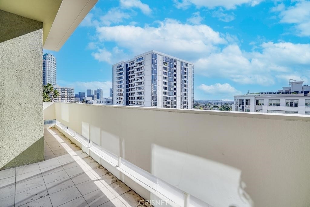 10701 Wilshire - Photo 2