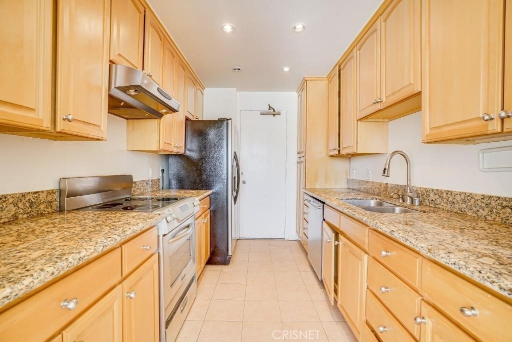 10701 Wilshire - Photo 14