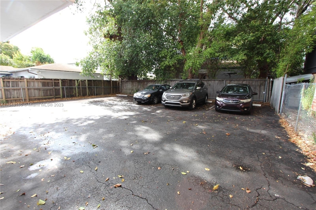 2230 Sw 16th Ct - Photo 9