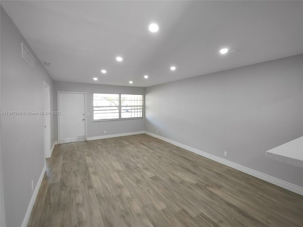 125 Sw 1st Ave - Photo 10