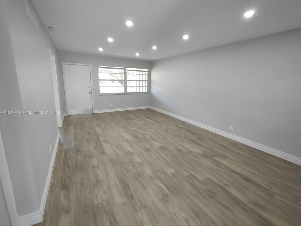 125 Sw 1st Ave - Photo 11