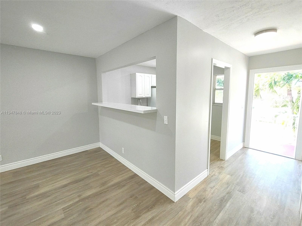 125 Sw 1st Ave - Photo 3