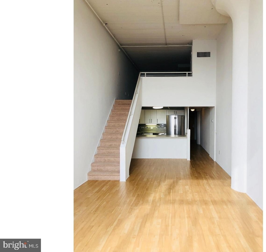 2300 Walnut Street - Photo 2