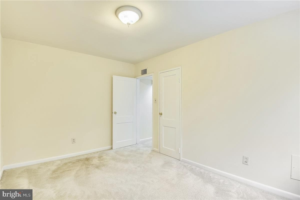 10305 Montrose Avenue - Photo 13