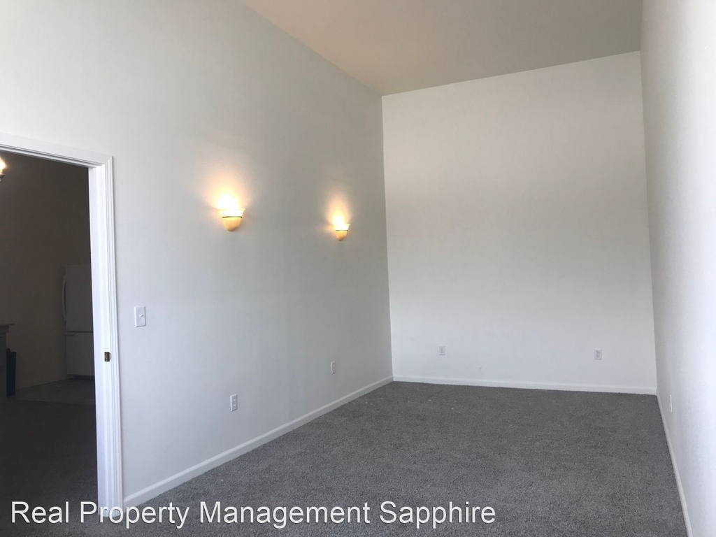 529 West River Road Apartment A - Photo 9