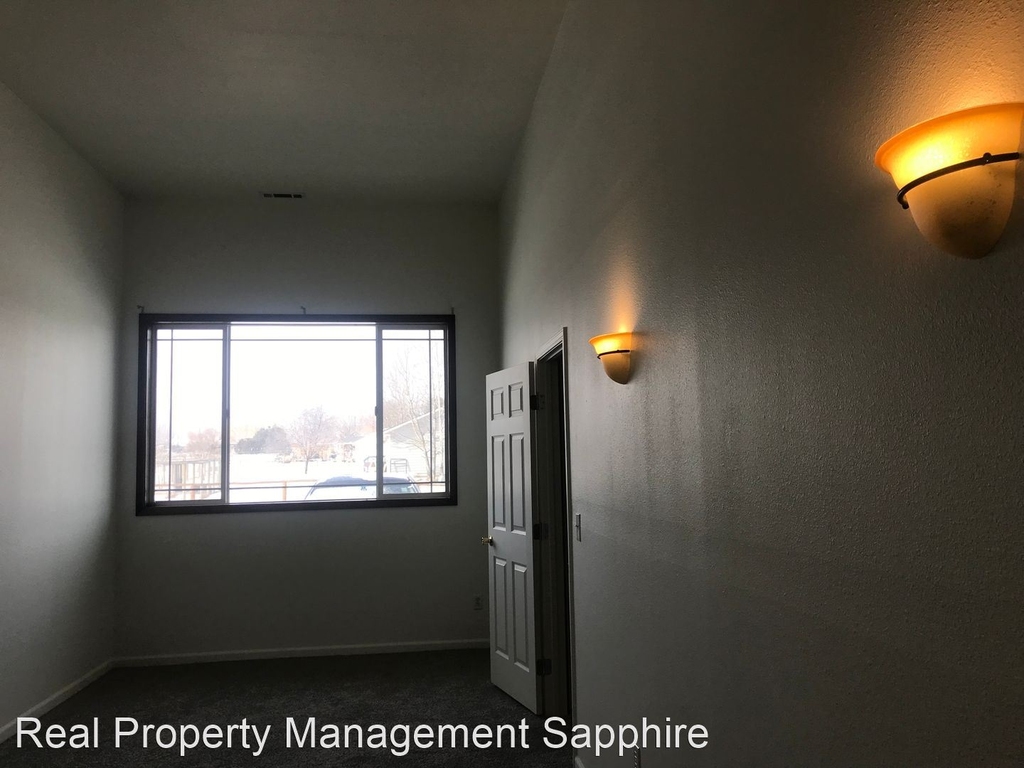 529 West River Road Apartment A - Photo 1