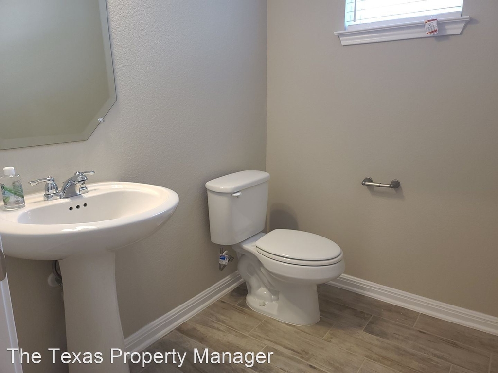 1621 Bella Dr - Photo 33