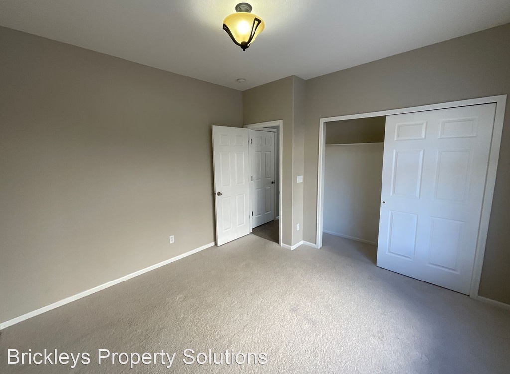 6422 Elsinore Dr - Photo 28