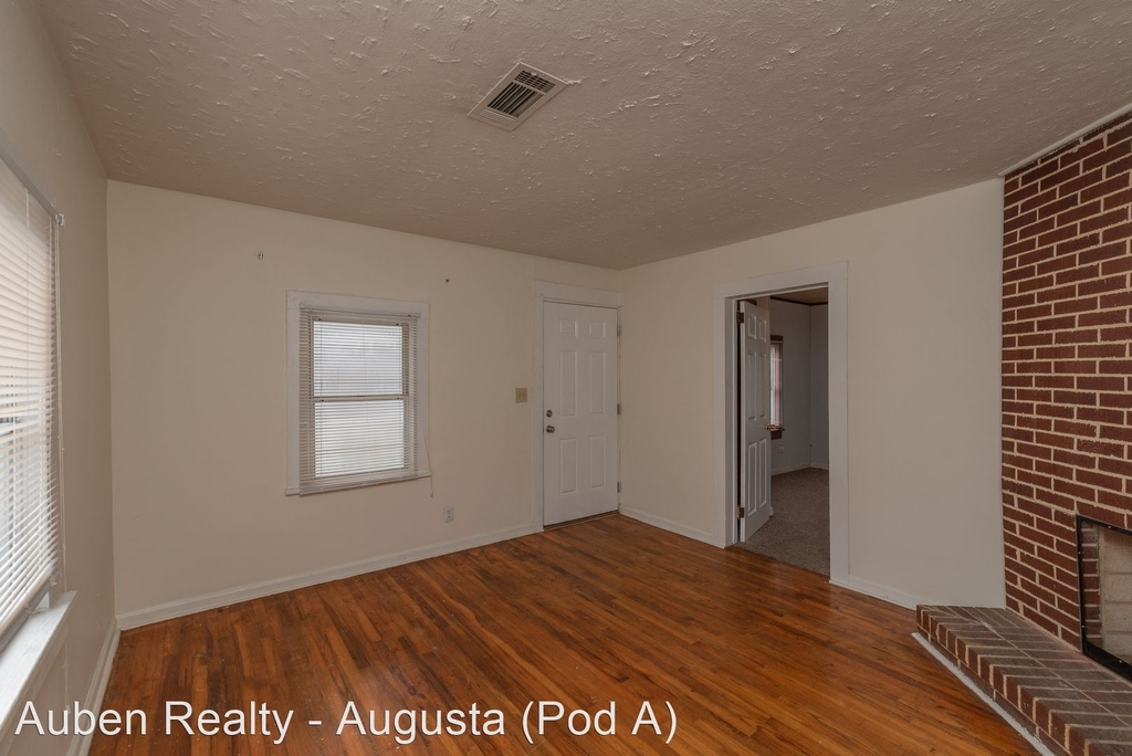 1654 Hester Street - Photo 8