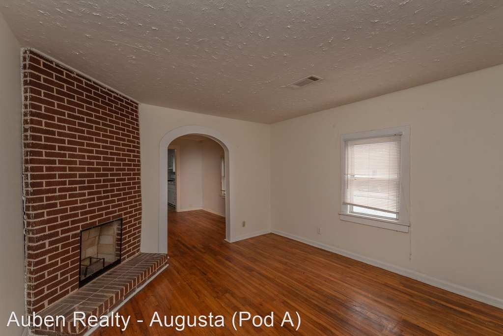 1654 Hester Street - Photo 6