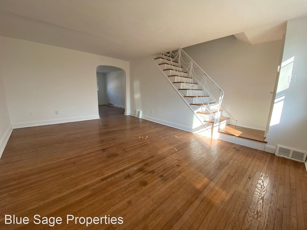 2215 S Harwood Ave - Photo 3