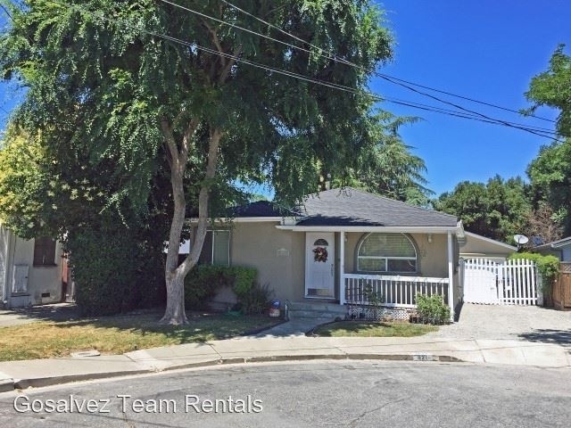 921 Chabrant Wy. - Photo 0