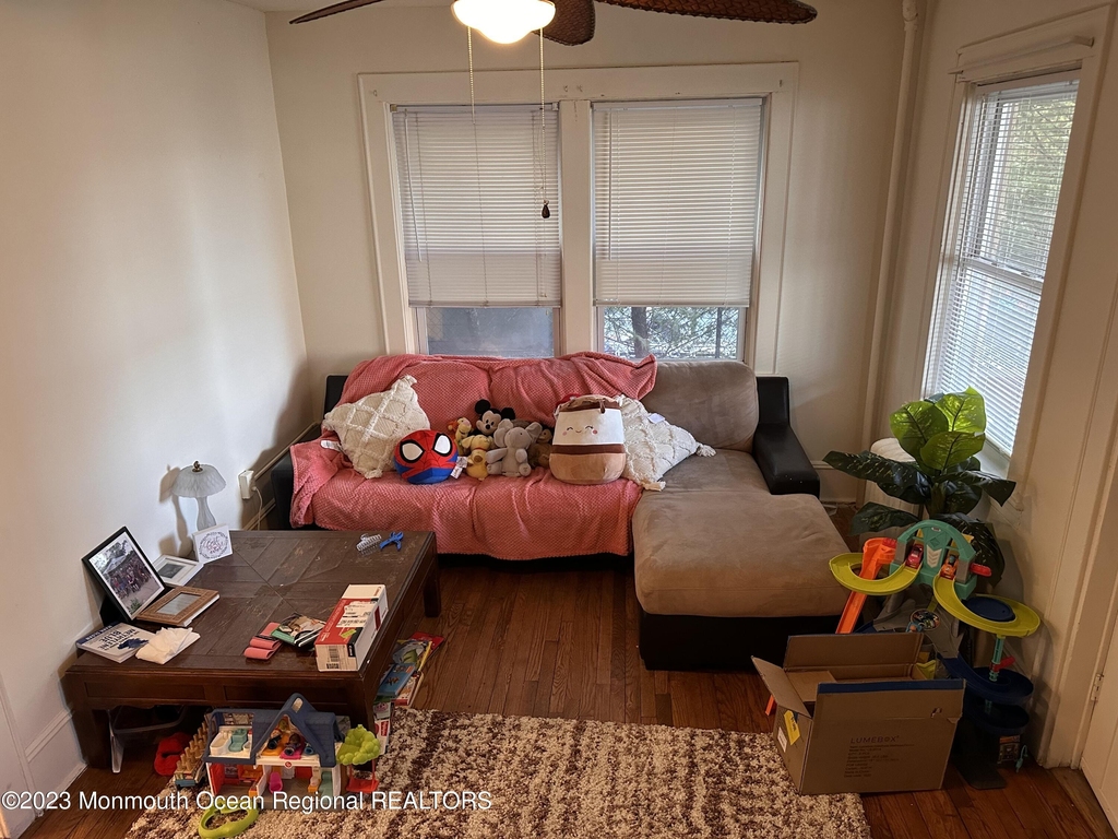 211 9th Avenue - Photo 3