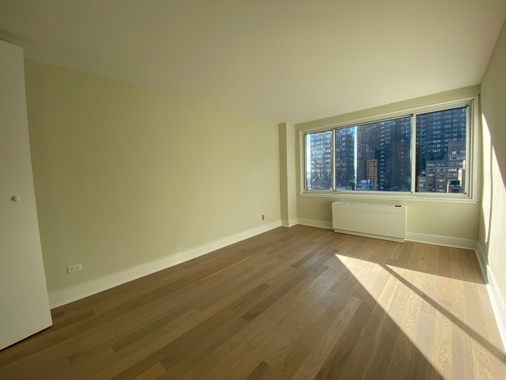 East 51st Street - Photo 3