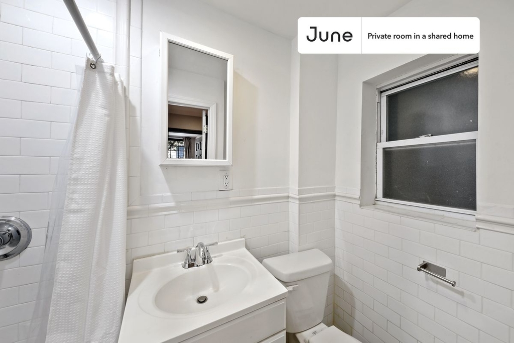 226 East 7th Street - Photo 14