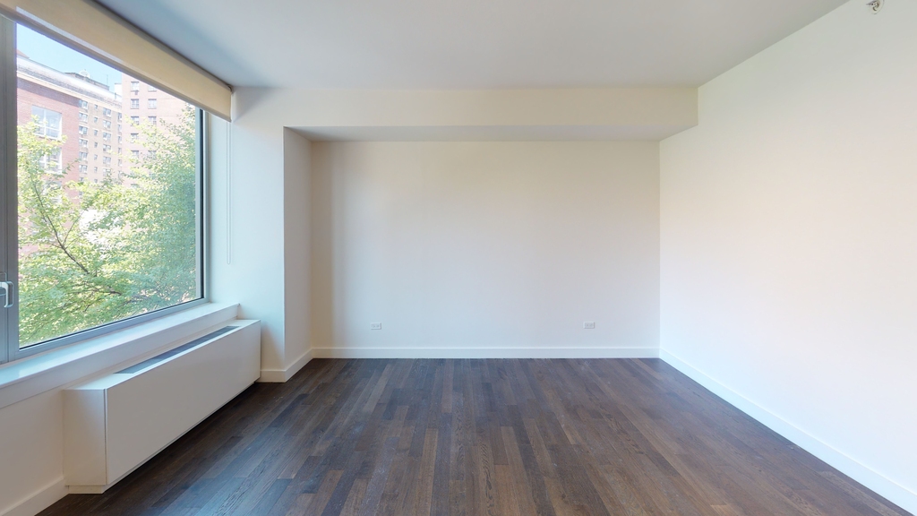 801 Amsterdam Ave - Photo 3