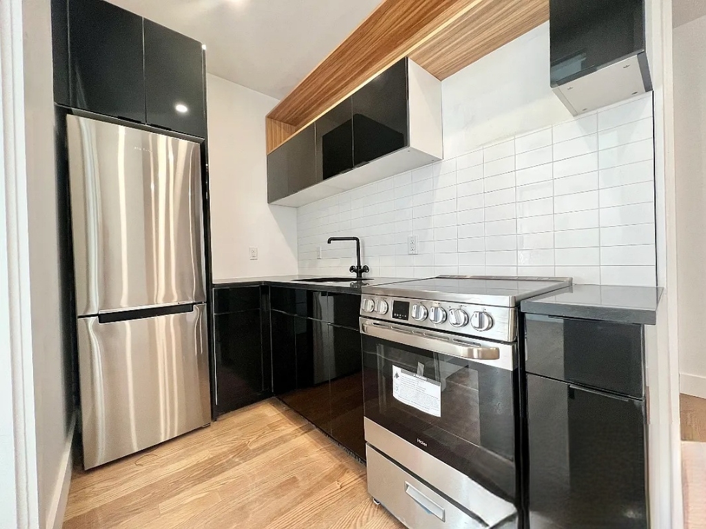 631 E 6th St, New York, Ny 10009 - Photo 1