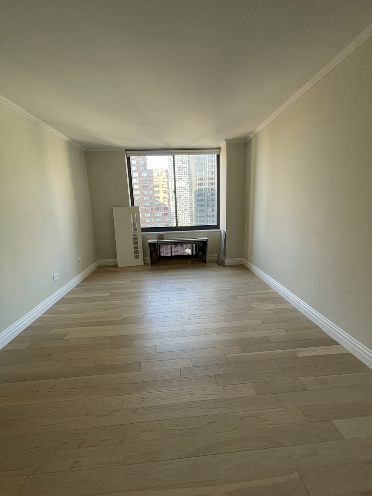 West 48th Street - Photo 8