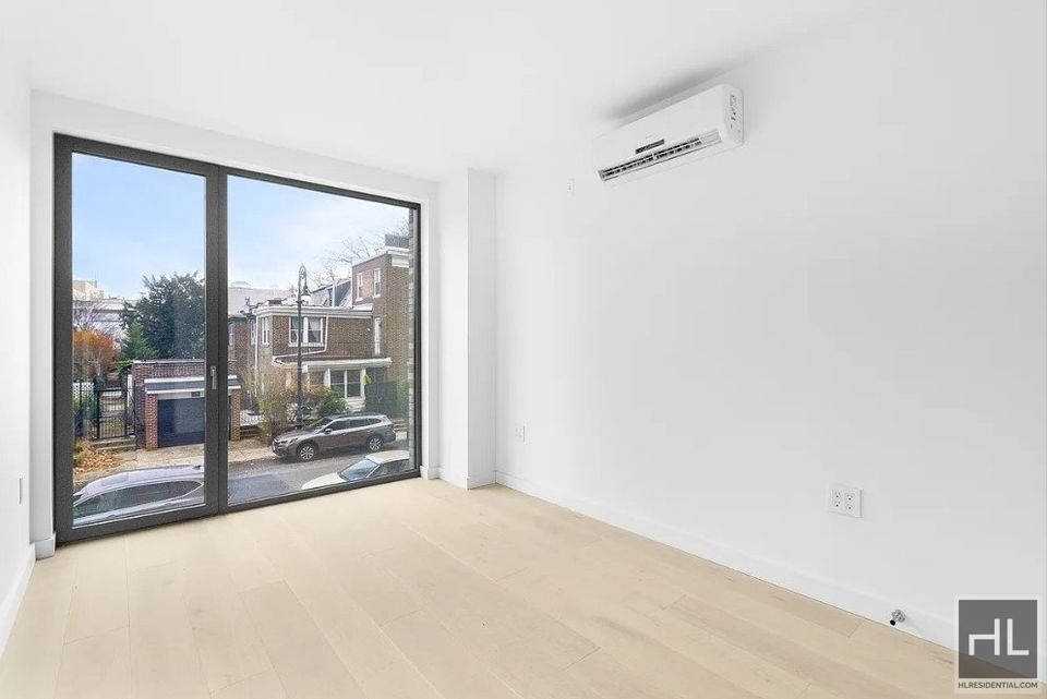 567 Ocean Ave - Photo 2